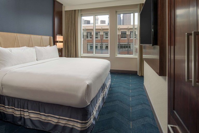 Bedroom 3, Embassy Suites by Hilton Seattle Downtown Pioneer, Seattle