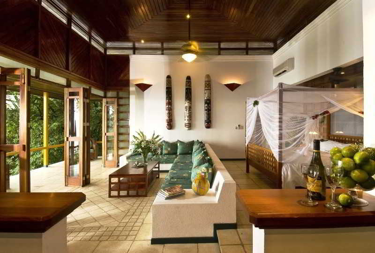 Public Area, Makanda by the Sea, Aguirre