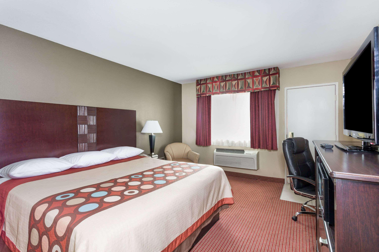Bedroom 3, Super 8 by Wyndham Phoenix Downtown, Maricopa