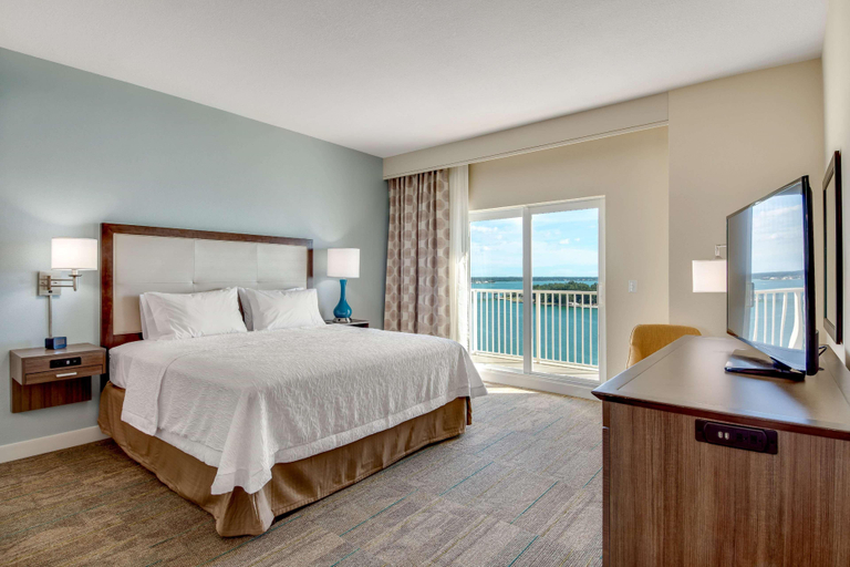Bedroom 4, Hampton Inn & Suites Clearwater Beach, Pinellas