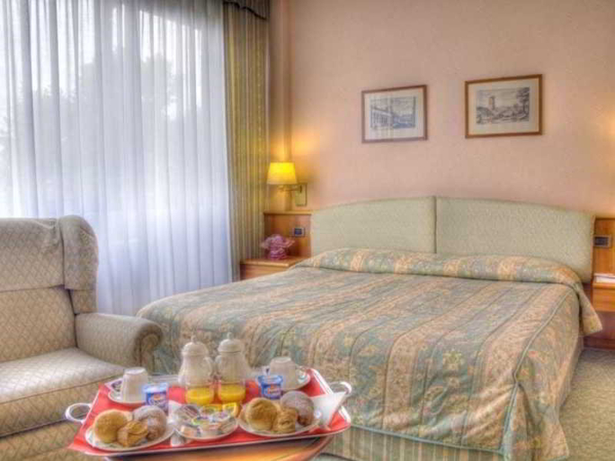 Bedroom 3, Hotel Crystal, Varese