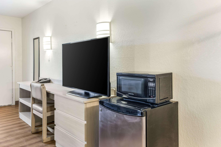 Bedroom 3, Quality Inn & Suites Columbus West, Bartholomew