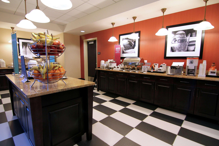 Food & Drinks 5, Hampton Inn & Suites Grand Forks, Grand Forks