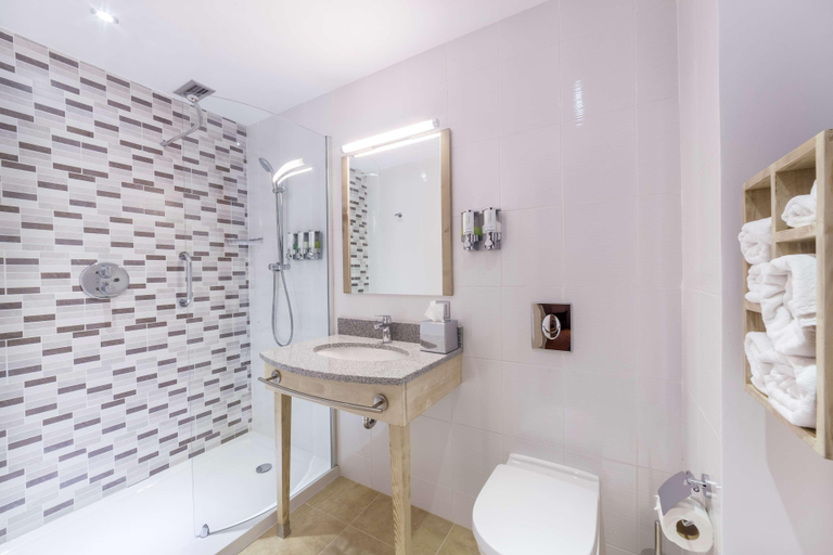 Bathroom 4, Hampton By Hilton Iasi, Iasi