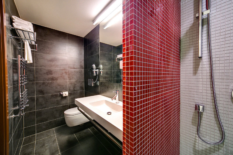 Bathroom 3, HOTEL RESTAURANT DARWIN, Praha 16