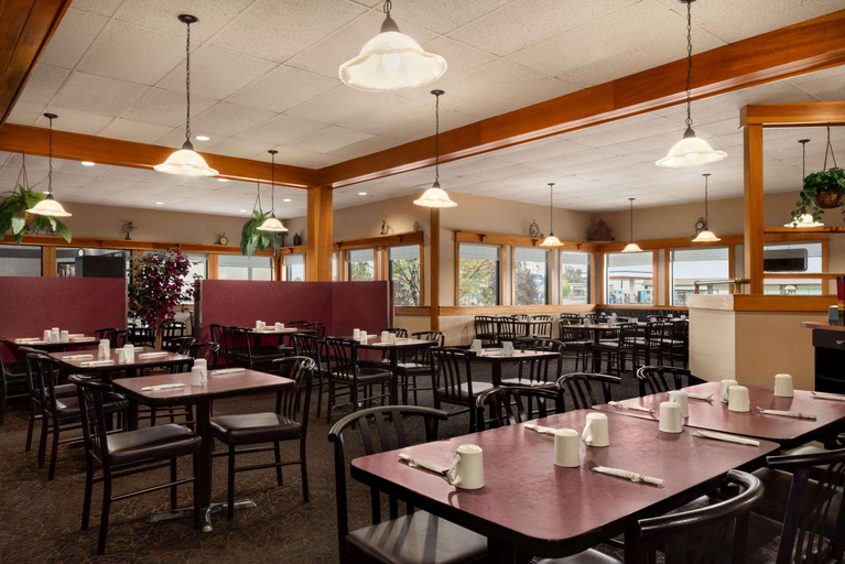 Food & Drinks 5, Travelodge by Wyndham Brandon, Division No. 7