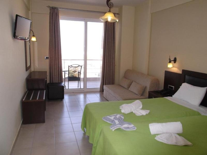Bedroom 3, 9 Queens Spa Hotel, Central Greece