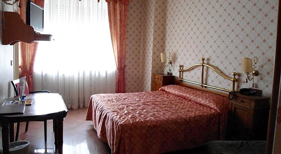 Bedroom 3, Hotel Continental, Torino