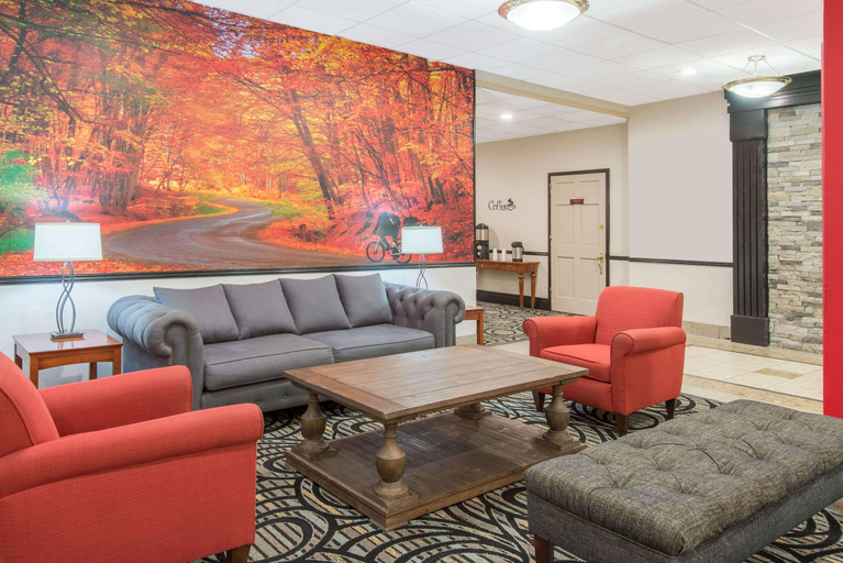 Public Area 2, Ramada by Wyndham Cumberland Downtown, Allegany