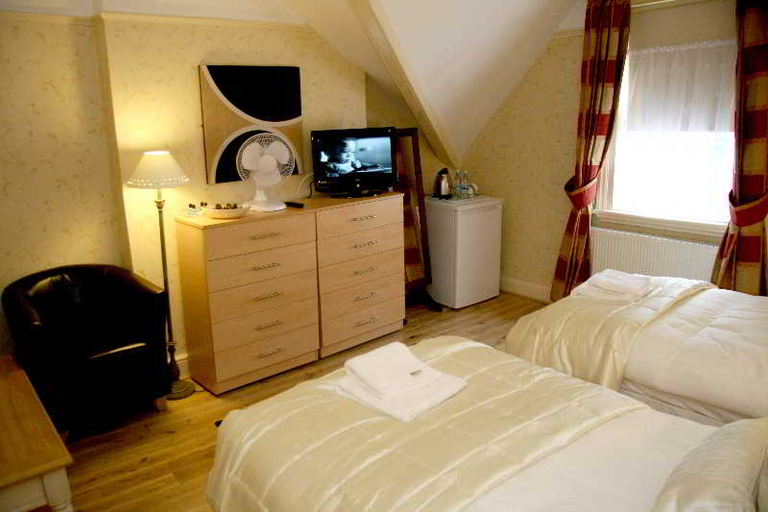 Bedroom 4, Grove Suites, Sefton