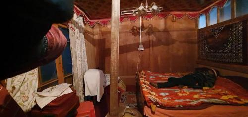 New Shamus Maqbool Group Of Houseboat, Srinagar