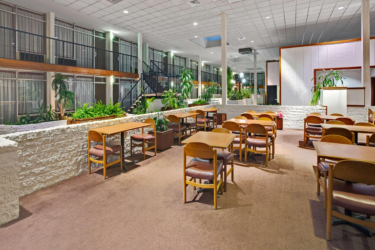 Food & Drinks 5, Super 8 by Wyndham Norman, Cleveland
