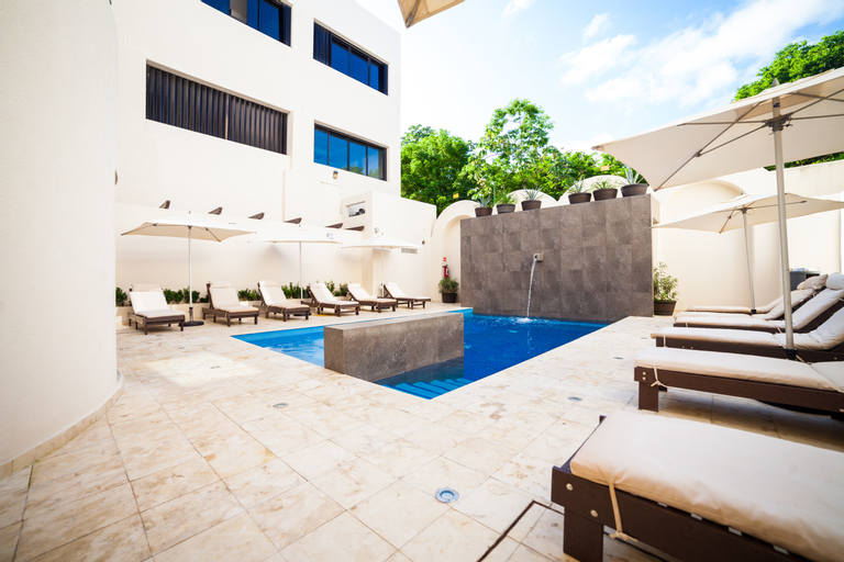 Exterior & Views 30