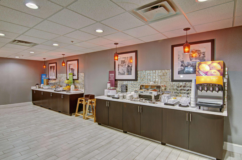 Food & Drinks 5, Hampton Inn Salem, Roanoke