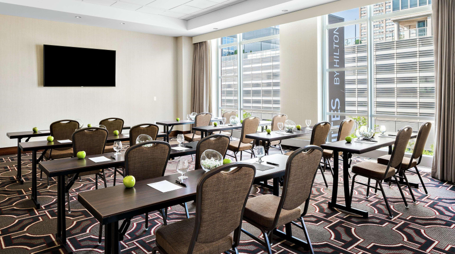 Food & Drinks 5, Hampton Inn Chicago McCormick Place, Cook