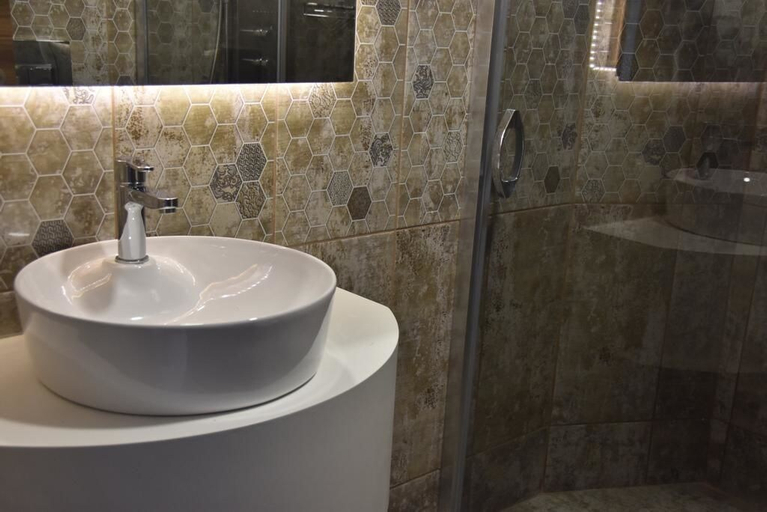 Bathroom 5, Grand Vuslat Erdek, Erdek