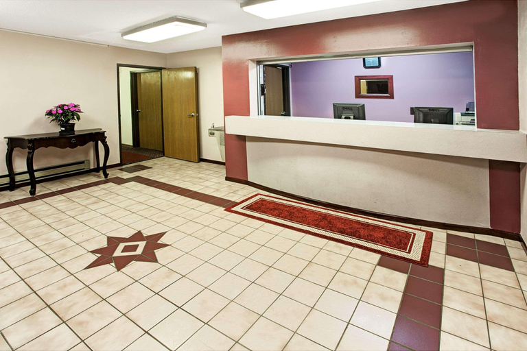 Public Area 2, Super 8 by Wyndham Heath/Newark, Licking