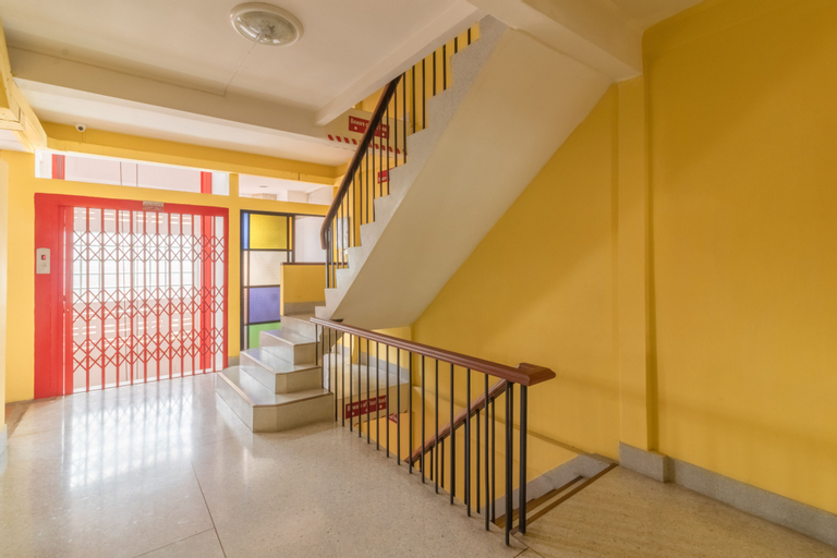 Public Area 3, Banthat Thong Hostel, Bang Rak