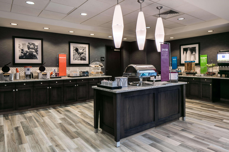 Food & Drinks 5, Hampton Inn By Hilton Wichita Northwest, Sedgwick