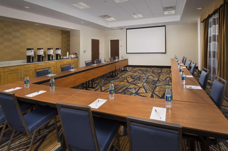 Food & Drinks, Hampton Inn & Suites By Hilton Falls Church, Fairfax