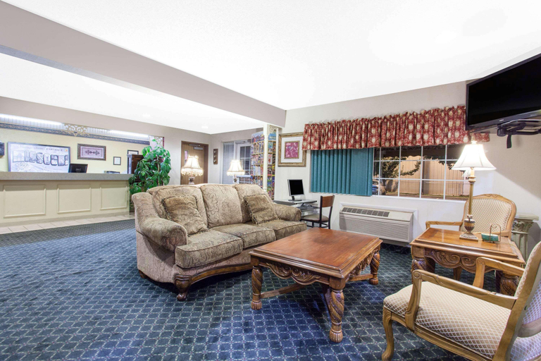 Public Area 2, Super 8 by Wyndham Carthage, Jasper