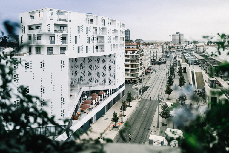 Exterior & Views