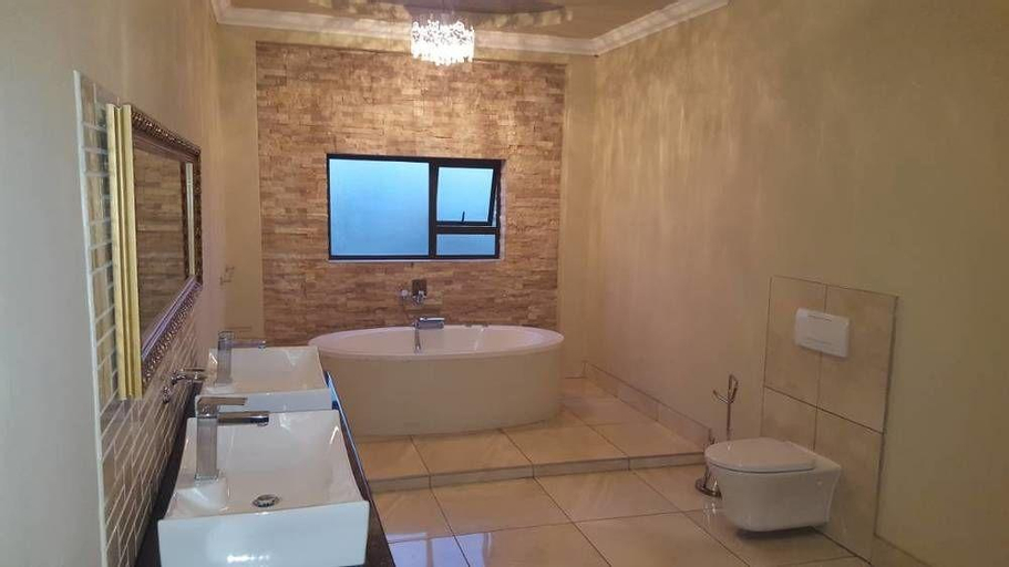 Lanipo Windhoek Guesthouse, Windhoek East