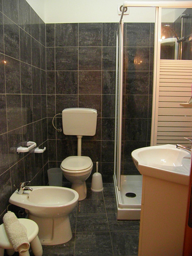 Bathroom 4, B&B Il Siciliano, Syracuse