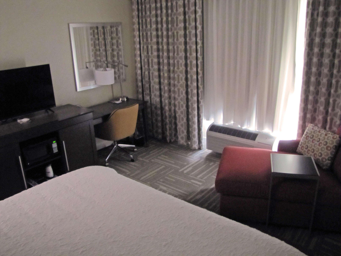 Bedroom 3, Hampton Inn Mcpherson, McPherson