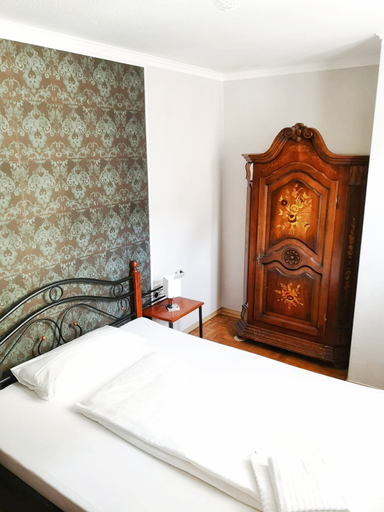 Bedroom 3, Hotel Schwarzer Adler, Ansbach