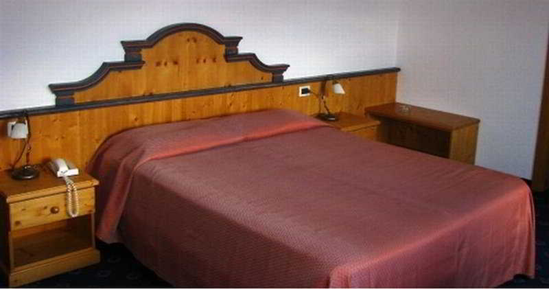 Bedroom 2, Nes Crepes, Trento