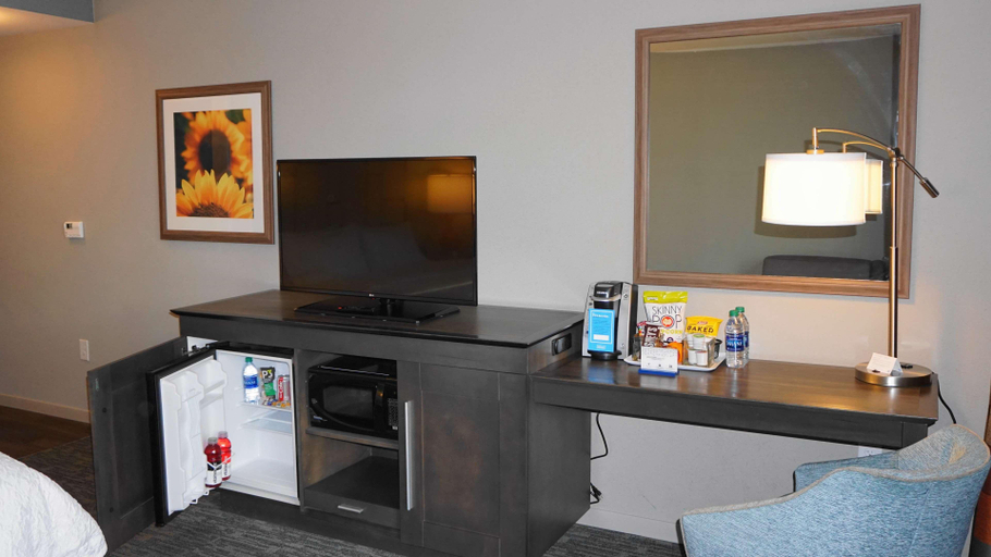 Bedroom 4, Hampton Inn & Suites Memphis Germantown, Shelby