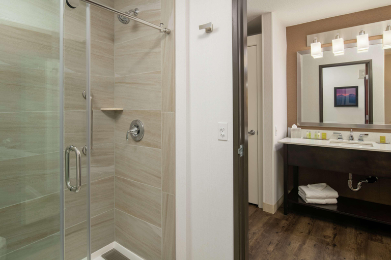Bathroom 5, DoubleTree by Hilton Portland - Tigard, Multnomah