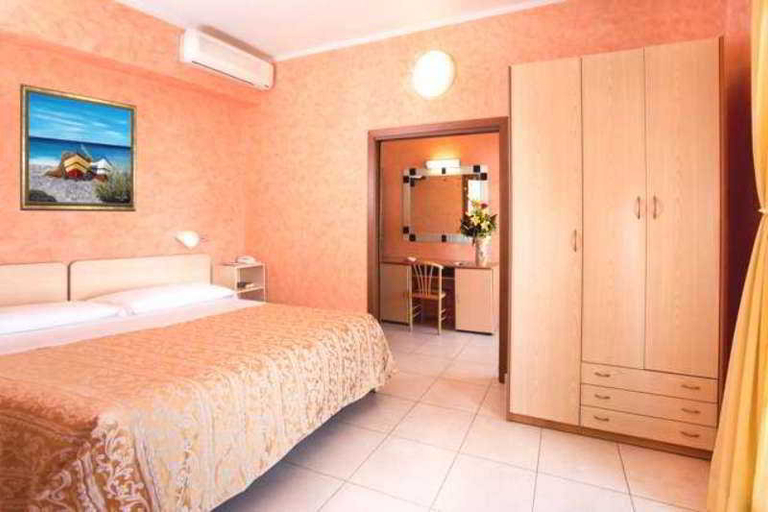 Bedroom 3, Caesar Hotel, Forli' - Cesena