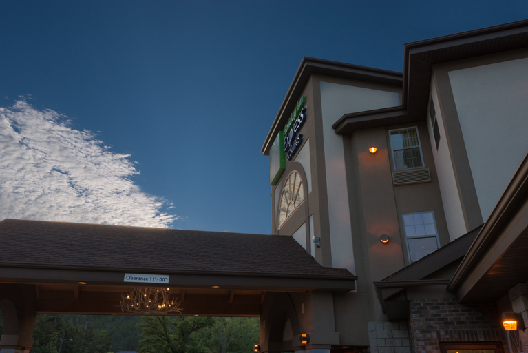Exterior & Views