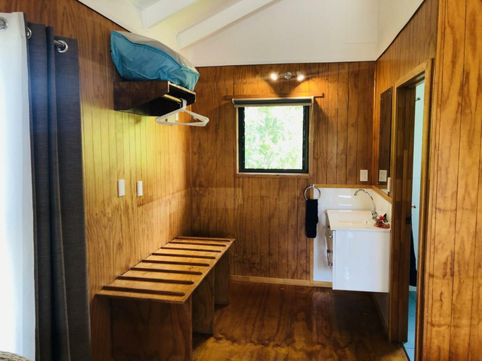Bathroom 3, Aitutaki Village, Aitutaki