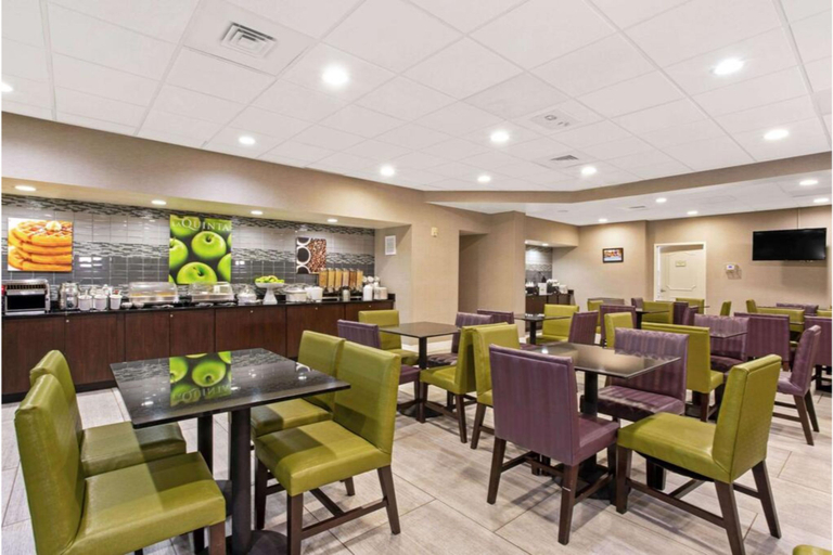 Food & Drinks 5, La Quinta Inn & Suites by Wyndham Boston-Andover, Essex