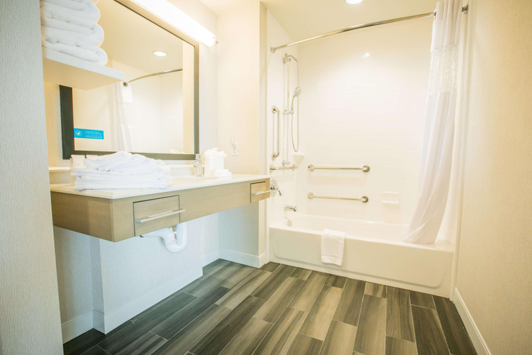 Bathroom 4, Hampton Inn & Suites Tempe/Phoenix Airport, Maricopa