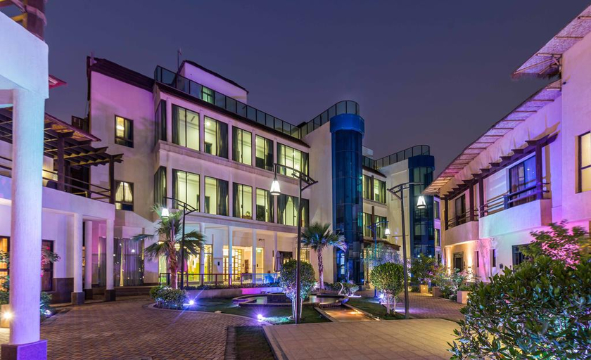 Exterior & Views