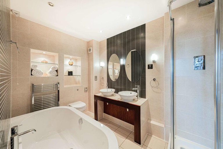 Bathroom 5, Cedar Court Huddersfield, Kirklees