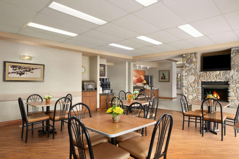 Food & Drinks 5, PRAIRIE CREST RED DEER by IHG, Division No. 8
