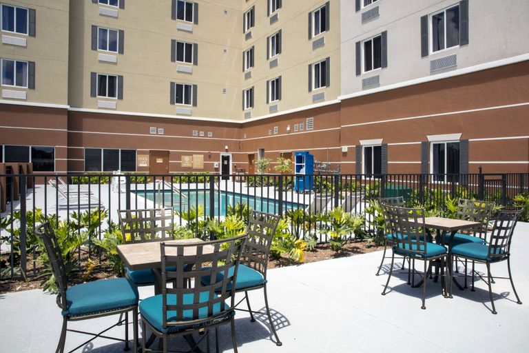 Exterior & Views 2, Candlewood Suites MIAMI EXEC AIRPORT - KENDALL, Miami-Dade