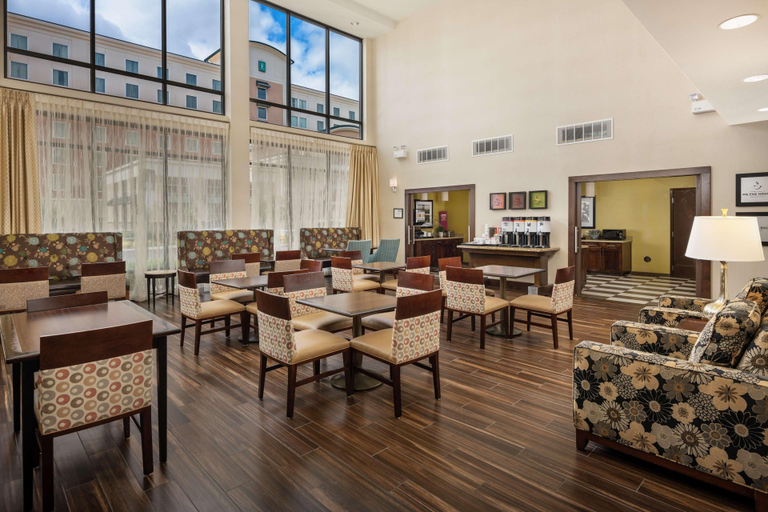 Food & Drinks 5, Hampton Inn & Suites Portland/Hillsboro-Evergreen, Washington