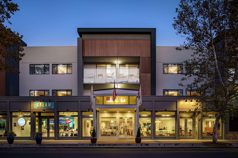 Exterior & Views