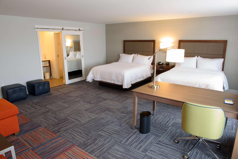 Bedroom 3, Hampton Inn & Suites Bay City, Bay