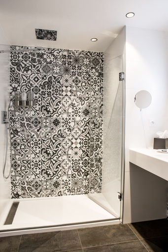Bathroom 4, L'Imprimerie, Hauts-de-Seine