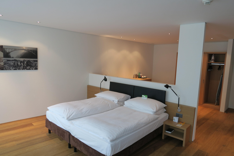Bedroom 3, Tailormade Hotel Sihlpark, Höfe