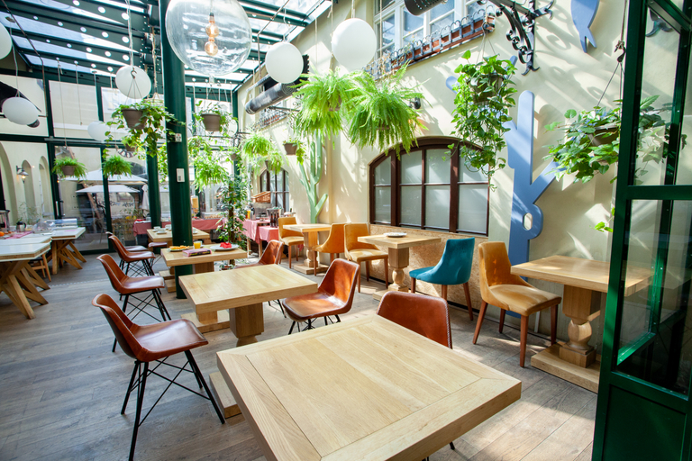 Public Area 4, Little King U Malvaze, Praha 1