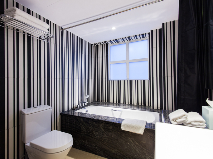 Bathroom 4, Caravel Hotel, Makau