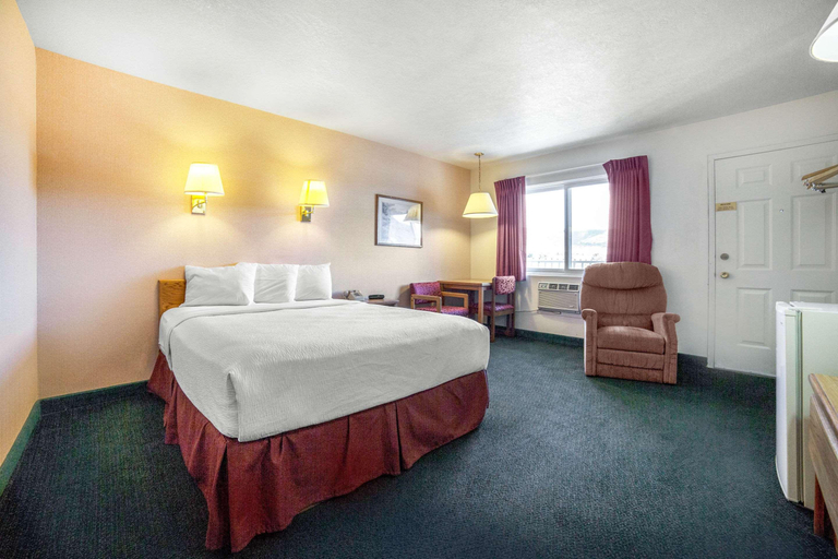 Bedroom 3, Rodeway Inn Whitehalla, Jefferson